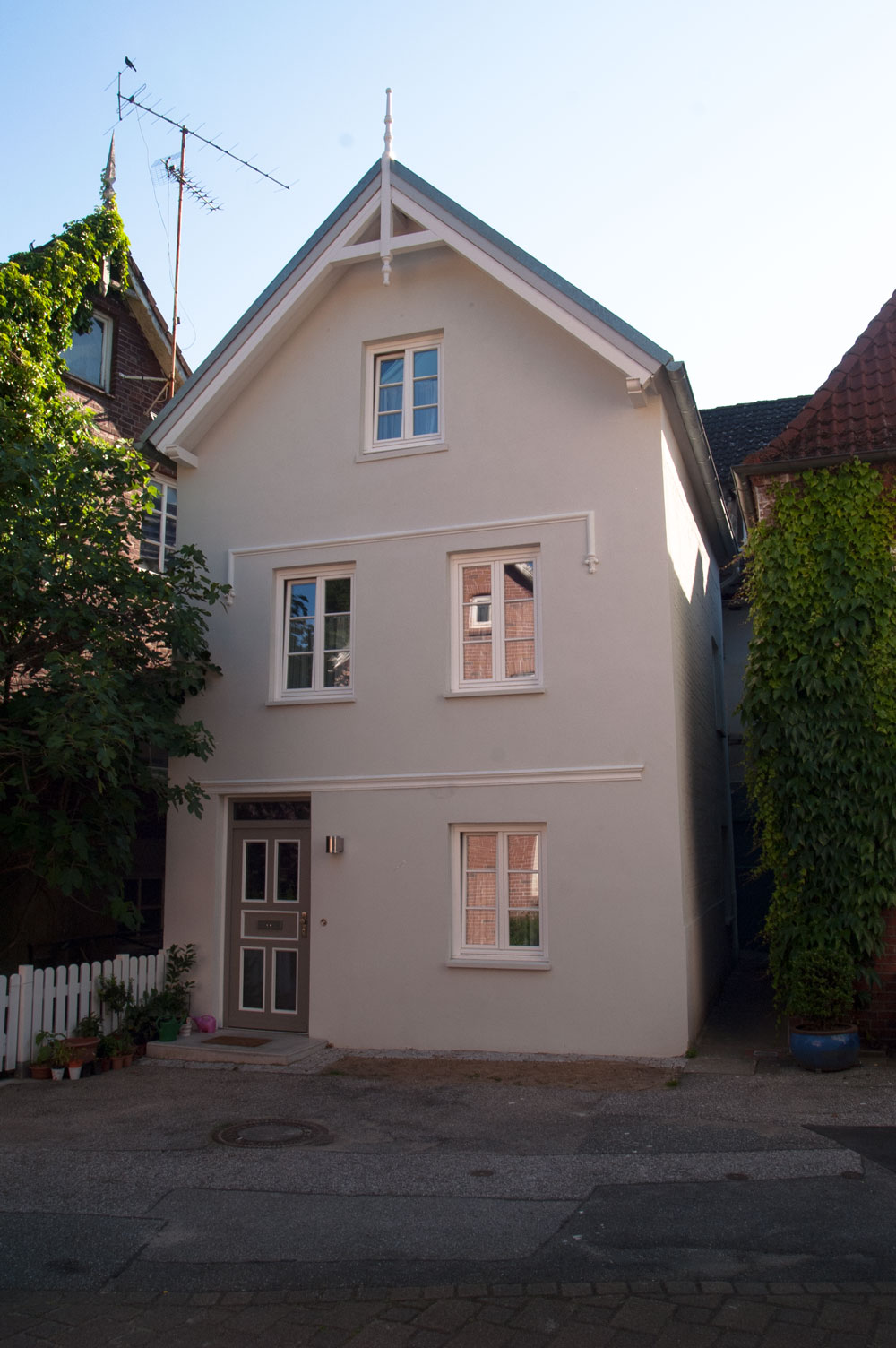 Westfassade als Straßenansicht